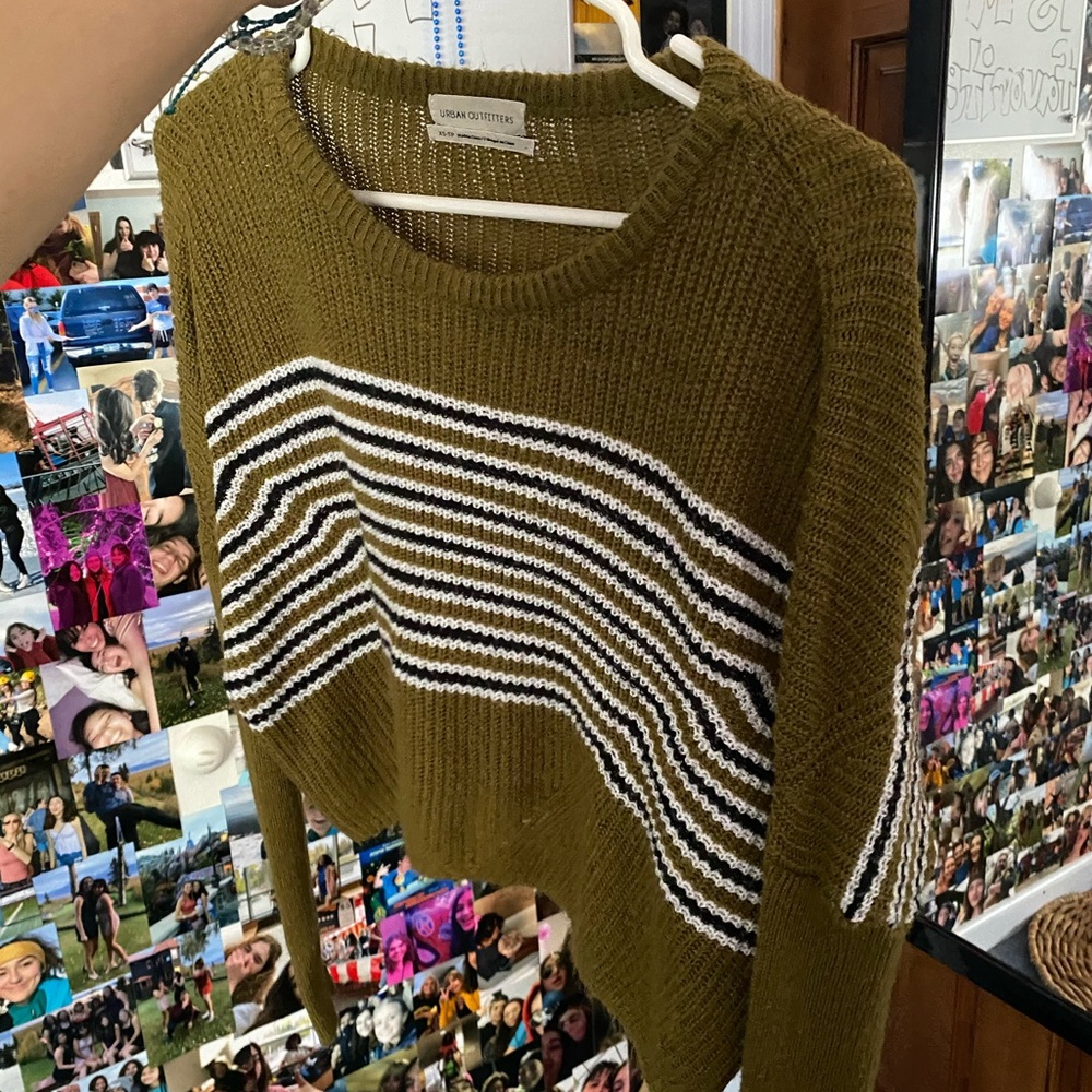 Urban Outfitters Green Long Sleeve Sweater